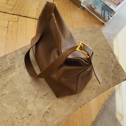シンプルで柔らかい本革のスタイリッシュショルダーバッグレディースバッグ 3枚目の画像