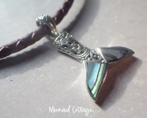 Mermaid Tail 人魚の尻尾の革紐ハワイアンネックレス