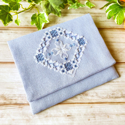 ハーダンガー刺繍の ふたつきポーチ15.5（オーバル） ポーチ