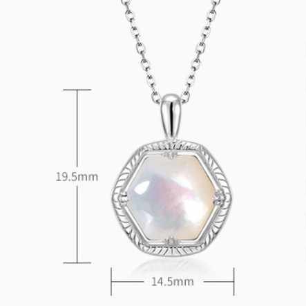 ＜受注制作＞シェルネックレス　ペンダント　プレゼント　N084