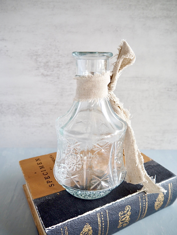 【レトロなガラス花瓶付き】ひまわりの夏の投げ入れアレンジ 8枚目の画像