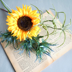 【レトロなガラス花瓶付き】ひまわりの夏の投げ入れアレンジ 9枚目の画像