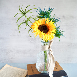 【レトロなガラス花瓶付き】ひまわりの夏の投げ入れアレンジ 5枚目の画像
