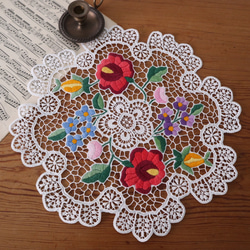 ハンガリーの手仕事/華やかなレースとカロチャ刺繍のドイリー (ヴィンテージ 手刺繍 リメイク素材） 4枚目の画像