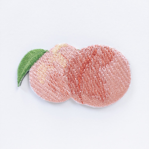 みずみずしい 岡山の 桃 2WAYS！刺繍のアイロンワッペン＆ステッカー