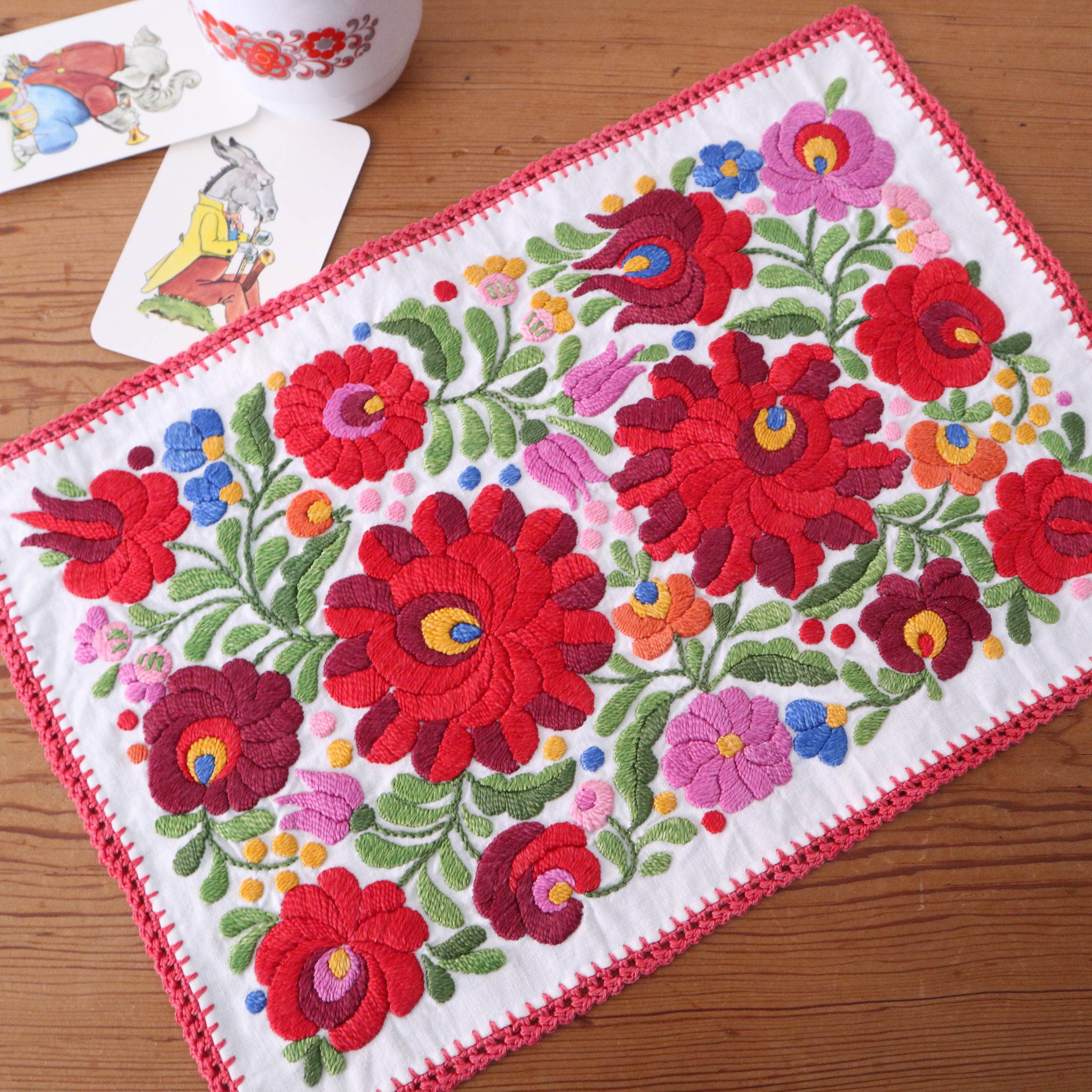 ハンドメイド　テーブルクロスパンツ　レース　ハンガリー刺繍生地使用　リメイク ハンガリー製 刺繍リネンクロス テープルクロス *** 華やかな