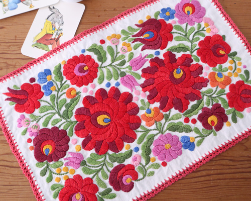 ハンドメイド　テーブルクロスパンツ　レース　ハンガリー刺繍生地使用　リメイク ハンガリー刺繍のテーブルクロス | Fussel