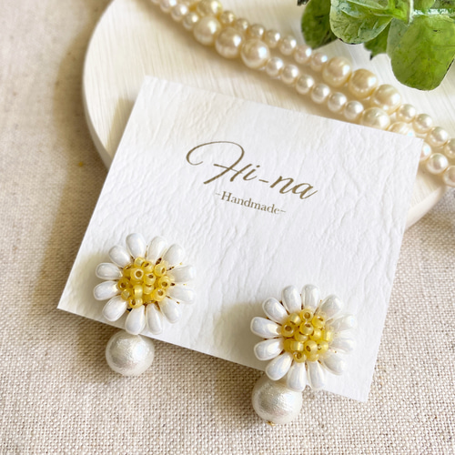 マーガレットピアス　片耳　花芯黄&花びら白 マーガレットピアス片耳花芯黄&花びら白
