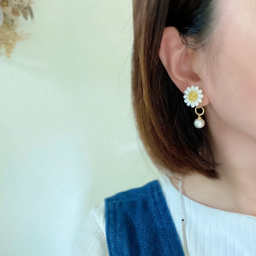 マーガレットピアス　片耳　花芯黄&花びら白 マーガレットピアス片耳花芯黄&花びら白