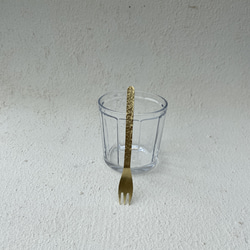 《デザートフォーク》　槌目模様の真鍮フォーク 4枚目の画像