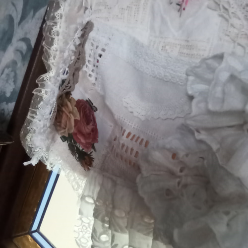 ♡vintage フリルレースウォールポケット 英国製 イギリスアンティーク♡ フランスアンティークレース♥ウォールポケット♥ハンドメイド٩(๑´3｀๑