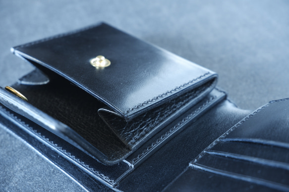二つ折り財布　|　本革/レザー/真鍮/黒/手縫い/メンズ/クラシック/財布/二つ折り財布 4枚目の画像