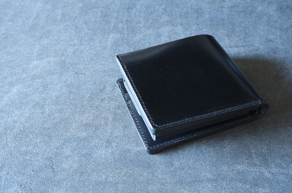 二つ折り財布　|　本革/レザー/真鍮/黒/手縫い/メンズ/クラシック/財布/二つ折り財布 1枚目の画像