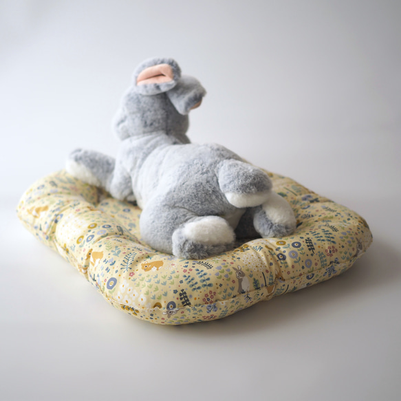 うさぎ用 ゴロンちょマット・Blooming rabbit・イエロー(クッション、ベッド) 2枚目の画像