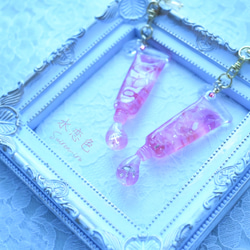 〚水恋色の絵の具チューブ〛キーホルダー 雨 紫陽花 梅雨 夏 傘 ピンク 2枚目の画像