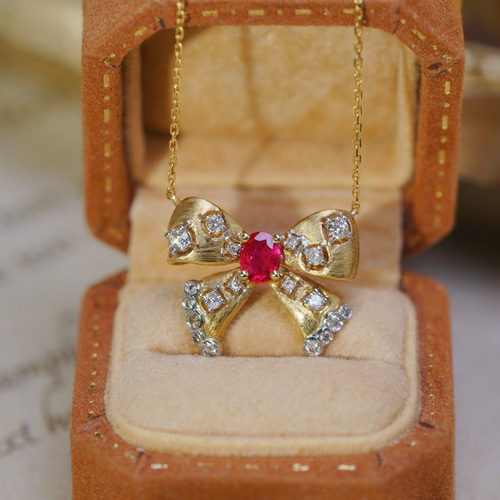 リボンモチーフ ルビー付きネックレスk18 ネックレス・ペンダント