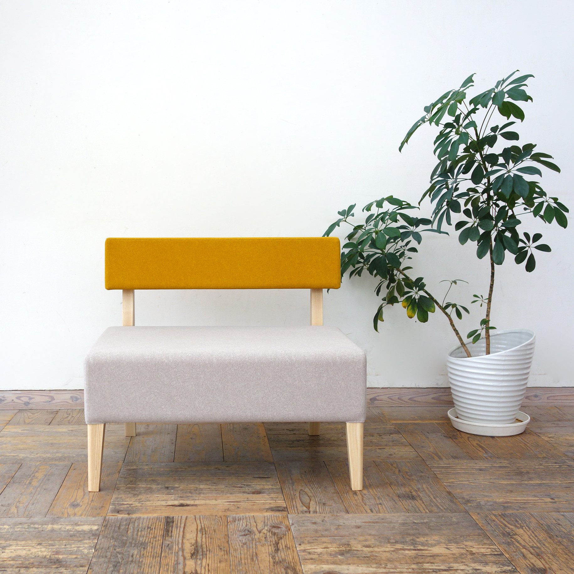 1.5s Border sofa（NA×座部:NW-UP5596ライトグレー 背部:NW-UP5602イエロー）