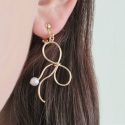 wire ribbon earring 2枚目の画像