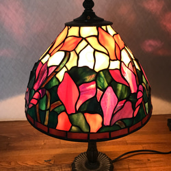 高級ステンドグラス テーブルランプ（Lp-32. チューリップ柄スクエア
