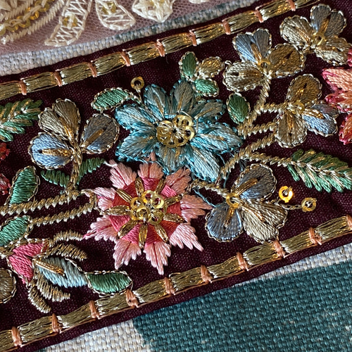 ★新品★インドハンドメイド刺繍タペストリーラグ★ビンテージ古布★ラジャスタン★緑 花柄刺繍ラグ インド 手縫 新品