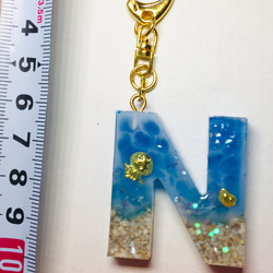 アルファベット　キーホルダー　レジン　海　N 2枚目の画像