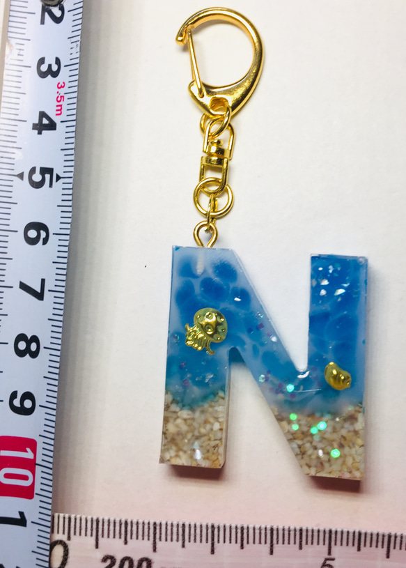 アルファベット　キーホルダー　レジン　海　N 2枚目の画像