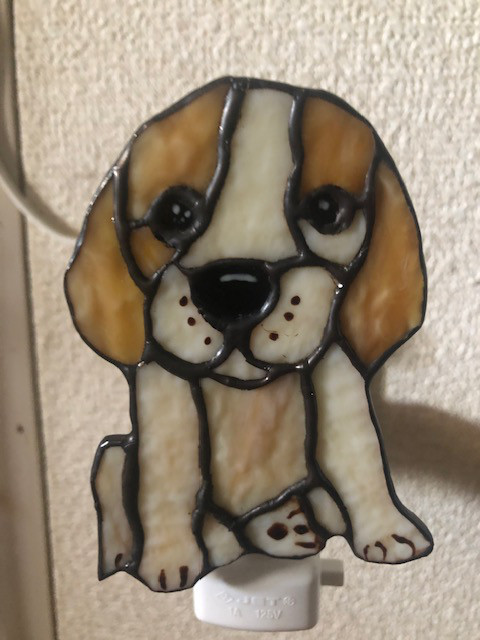 ビーグルのナイトライト　ステンドグラス　わんこのいる生活　わんこ好きへのプレゼント　癒しのグッズ