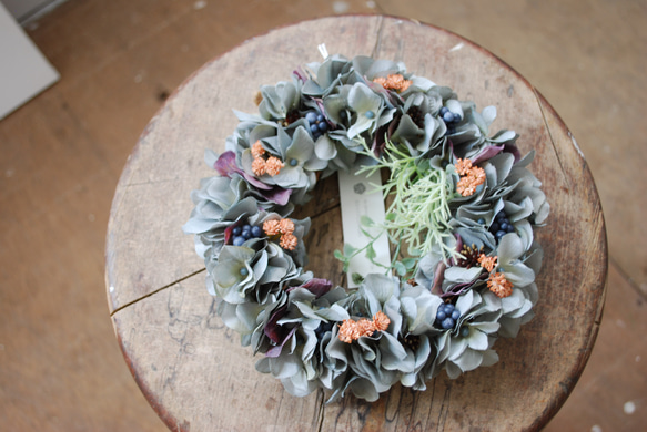 every month Wreath：アンニュイなグレージュリース/紫陽花とジプソ 1枚目の画像