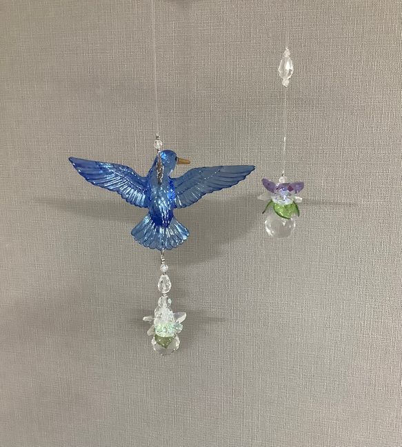幸運を呼ぶ青空色のハチドリとお花のサンキャッチャー　2本セット　　水晶のお守り 12枚目の画像