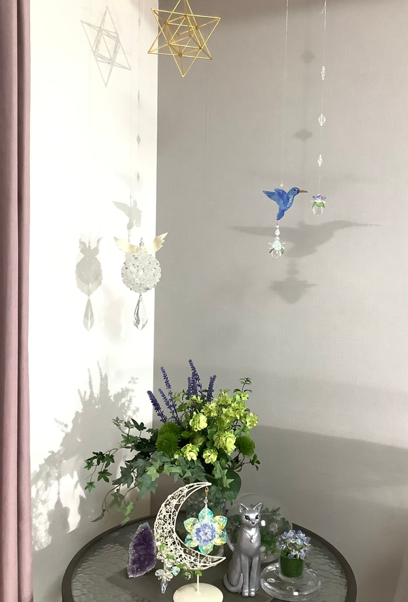 幸運を呼ぶ青空色のハチドリとお花のサンキャッチャー　2本セット　　水晶のお守り 17枚目の画像