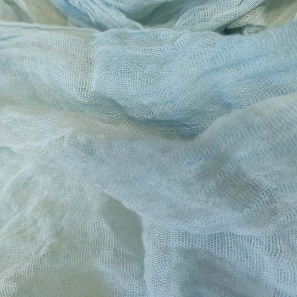 屋久島の草木染めオーガニックコットンストール（琉球藍生葉染めブルー） 2枚目の画像