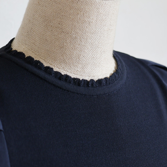 [我對3/4袖感到滿意◎]不同材質泡泡袖套頭衫，珍珠袖口[深海軍藍] 第6張的照片