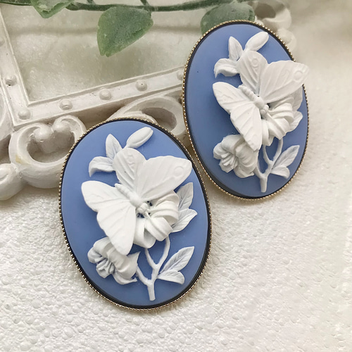 エレガント♡カメオ/花にとまる蝶/ブローチ・ペンダントの2通り エレガント♡カメオ/花にとまる蝶/ブローチ・ペンダントの2通り