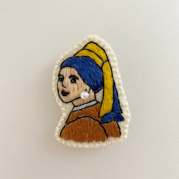 刺繍ブローチ「真珠の首飾りの少女」 1枚目の画像