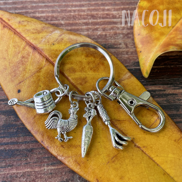 畑仕事のキーリング じょうろ・鶏・人参・鍬／農家／キーホルダー