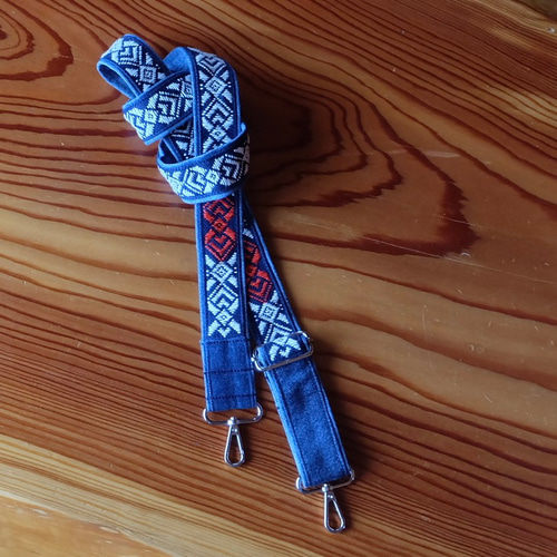 [専用　こり様]チャーム ハンドメイド 刺繍 フェルト 毛糸 ストラップ 即購入❌]チャーム ストラップ 刺繍 フェルト ウッドリング