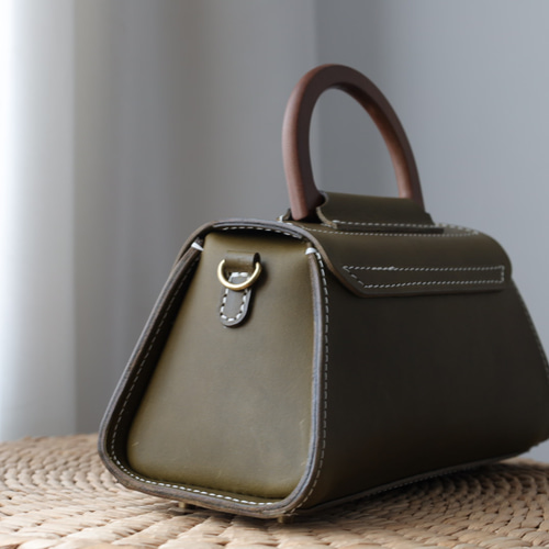 Creema限定 早割価格 送料無料】本革手作りのショルダーバッグ 総