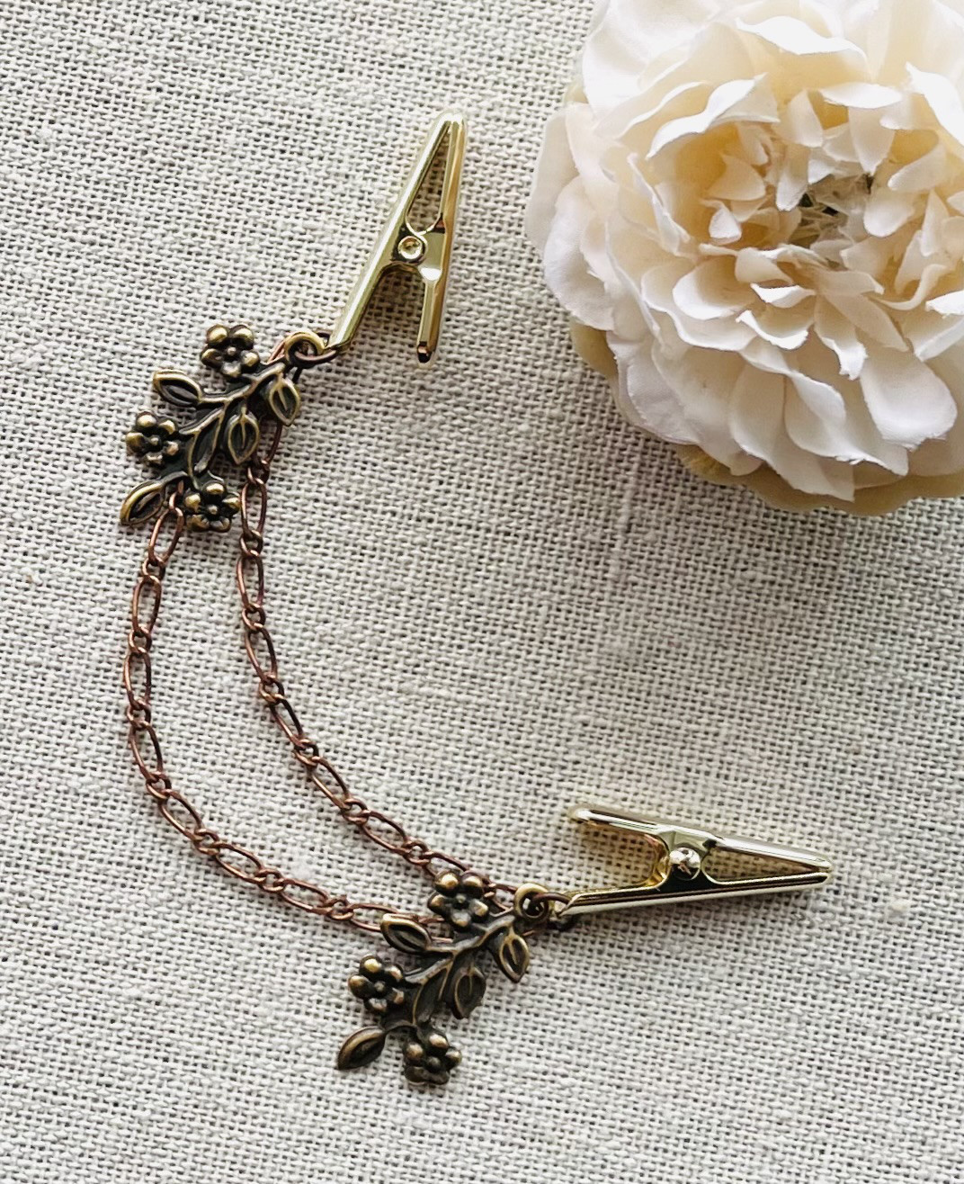 ストールクリップ・カーディガンクリップなどに♥︎さがり花