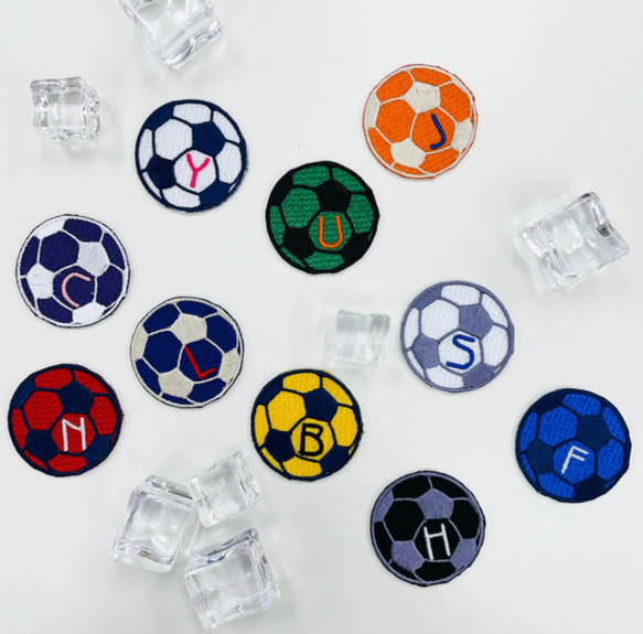 名入れ刺繍 サッカーボール ワッペン イエローベース オーダーメイド 2枚目の画像