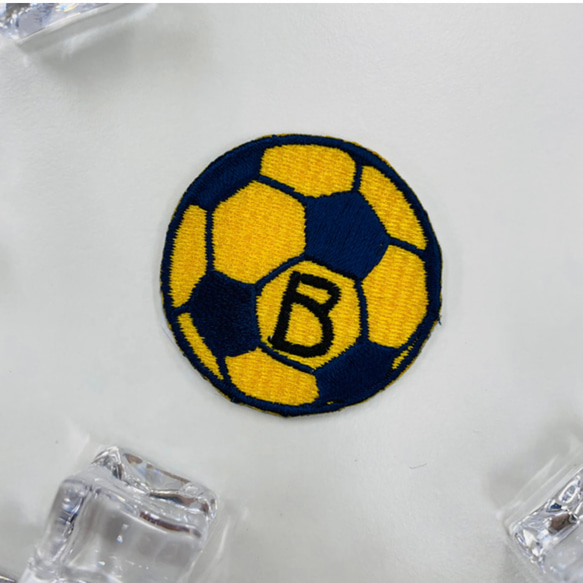 名入れ刺繍 サッカーボール ワッペン イエローベース オーダーメイド 1枚目の画像