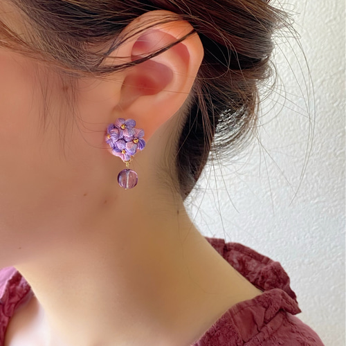 ぷっくりお花の紫陽花ピアス-パープル- ピアス（スタッド・一粒