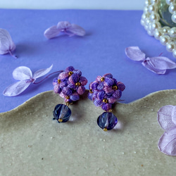 ぷっくりお花の紫陽花ピアス-パープル- 1枚目の画像