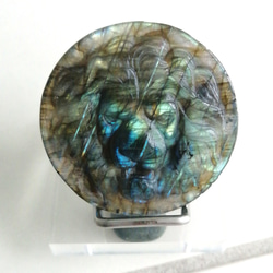 天然ラブラドライト[tlPUJ]ライオン彫刻　マダガスカル産【式神封入】 1枚目の画像