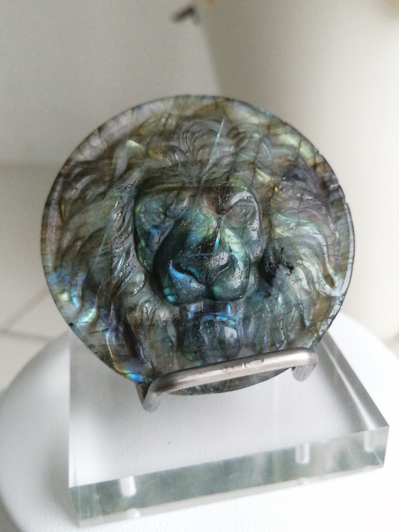 天然ラブラドライト[tlPUJ]ライオン彫刻　マダガスカル産【式神封入】 5枚目の画像