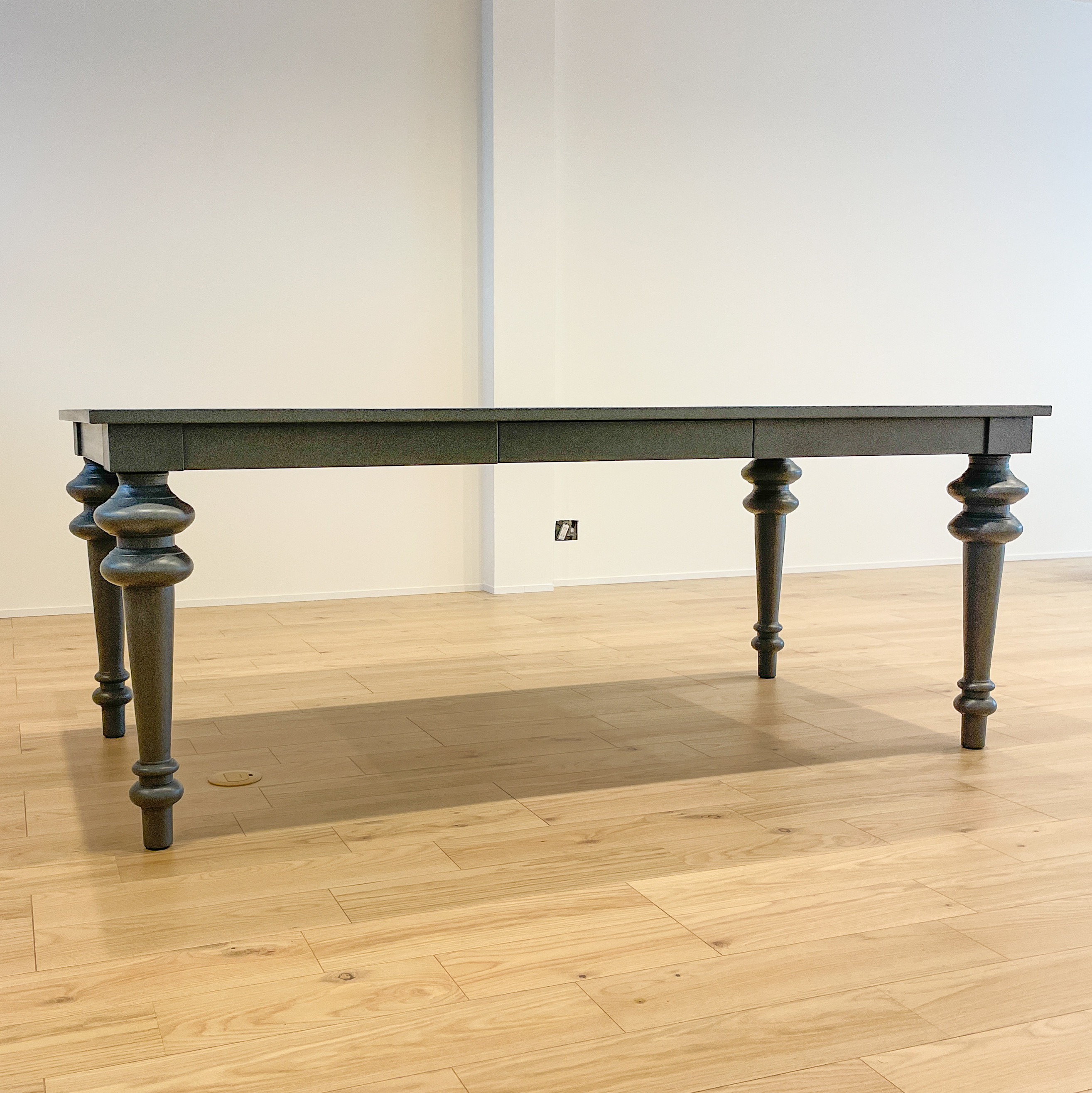 イタリア家具調ダイニングテーブルW2000 太いろくろ足 ターンドレッグ 引き出し付き サイズオーダー ダークグレー