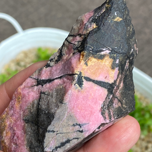 ロードナイト　原石 ロードナイト(薔薇輝石)原石 磨き 412g｜天然石 原石 通販 キラリ石