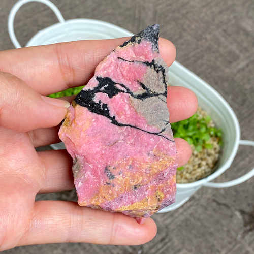 ピンクの山 ブラックの峰♢ロードナイト 原石 01 その他インテリア雑貨