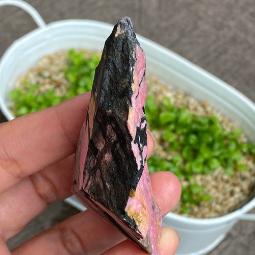 ピンクの山 ブラックの峰♢ロードナイト 原石 01 その他インテリア雑貨