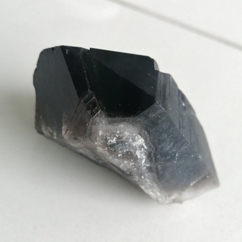 天然水晶 置物 結晶状 黒色台座付き 約15cm 天然水晶 置物 結晶状 黒色台座付き 約15cm