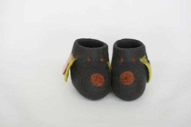 フェルトのベビーブーツ_10（犬・チャコール）